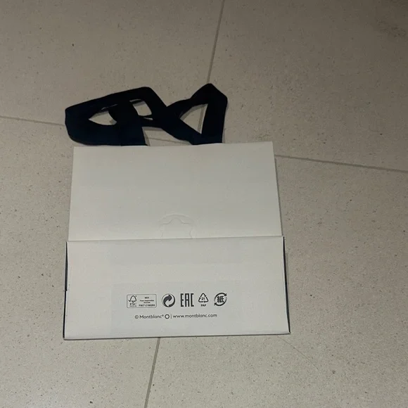 Montblanc White paper Bag with Black Handles - Picture 2 of 2